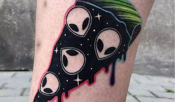 Alien Kopf Tattoo